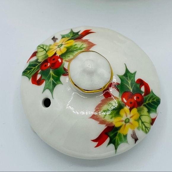 Windsor || "Mini" Teapot with Holiday Holly - Picture 8 of 11